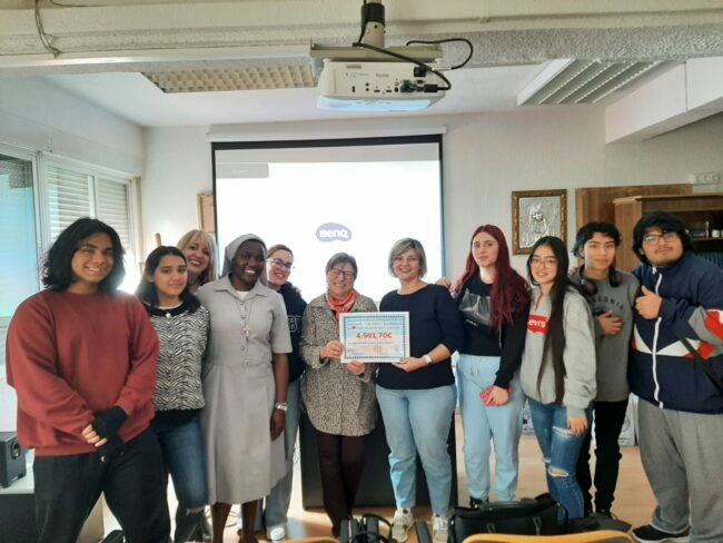 Visita a manos Unidas